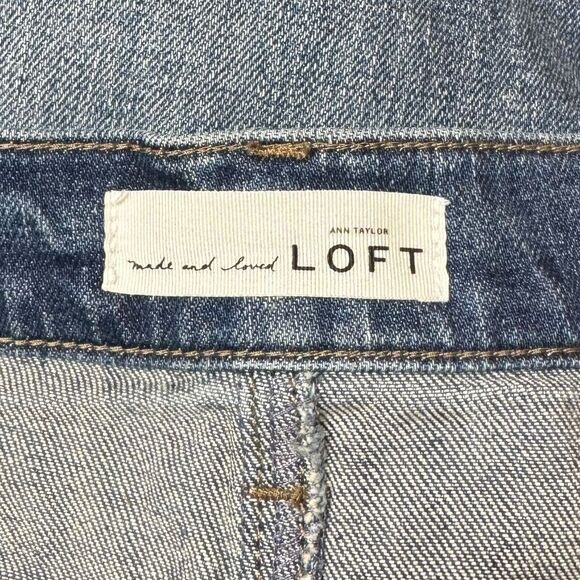 LOFT Light Blue Wash Relaxed Straight Crop Jeans size 2 - Picture 4 of 7